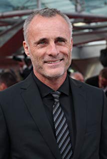 How tall is Timothy V Murphy?